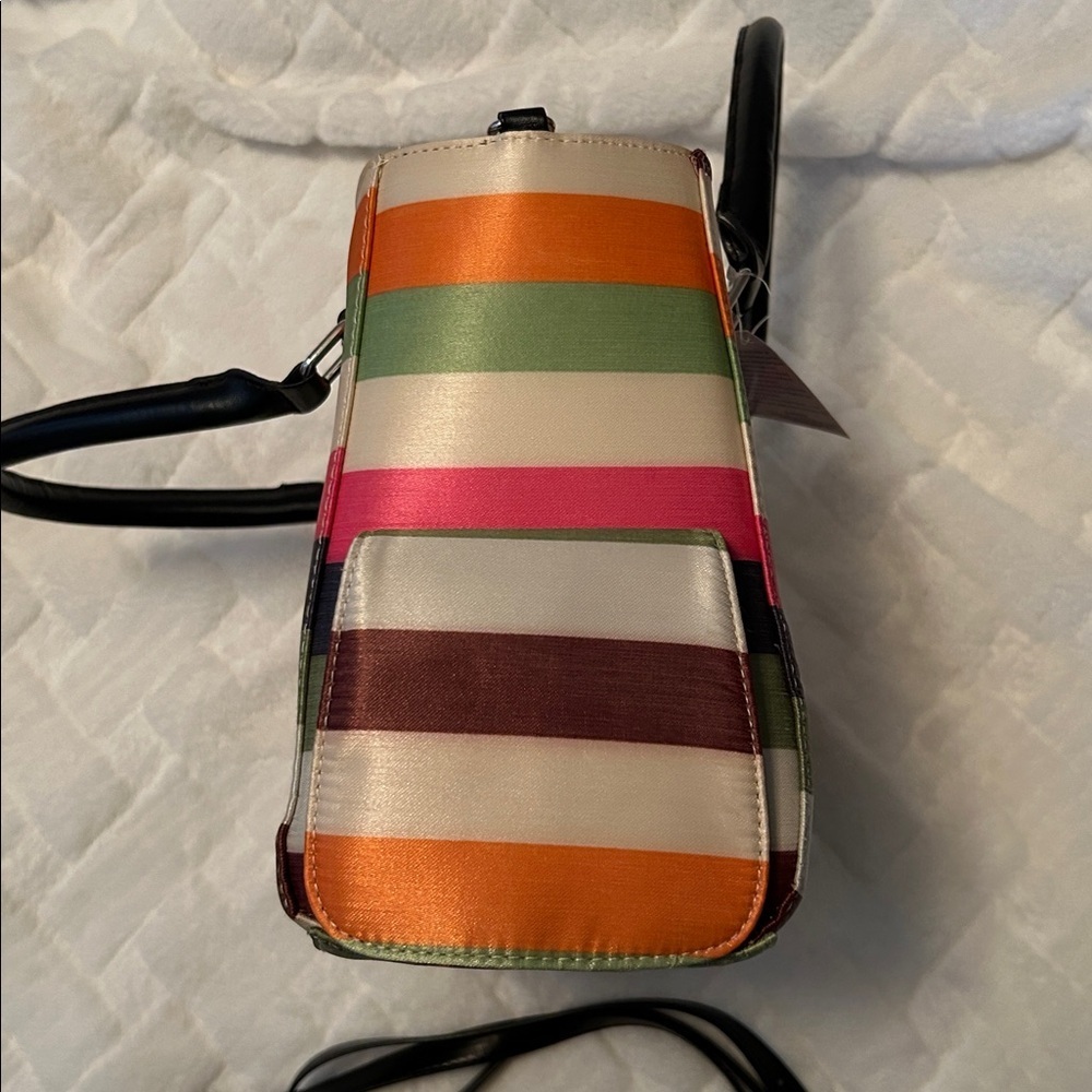 NWT Drinkware Inc. Insulated Drink Bag and Wine Growler - Picture 8 of 13